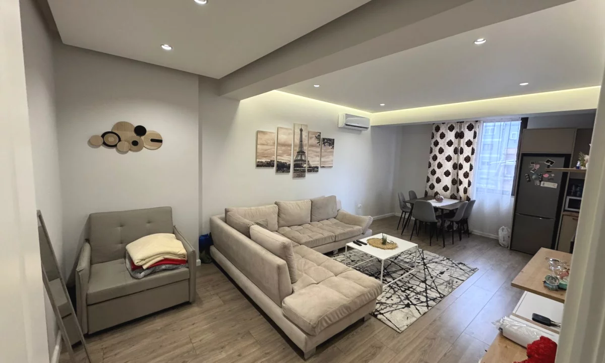 Shtepi ne shitje Apartament ne Tirane, 1+1, Mobilimi E mobiluar, Pagesa 115,000  Euro.