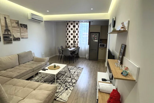 Shtepi ne shitje Apartament ne Tirane, 1+1, Mobilimi E mobiluar, Pagesa 115,000  Euro.