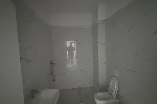 Shtepi ne shitje Apartament ne Tirane, 1+1, Mobilimi E mobiluar, Pagesa 87,000  Euro.