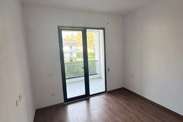Shtepi ne shitje Apartament ne Tirane, 1+1, Mobilimi E mobiluar, Pagesa 87,000  Euro.