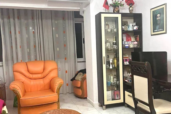 Shtepi ne shitje Apartament ne Tirane, 1+1, Mobilimi E mobiluar, Pagesa 9,500,000  Leke.