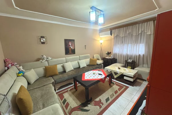 ULET CMIMI SHITET APARTAMENT 2+1 – VASIL SHANTO, IRFAN TOMINI