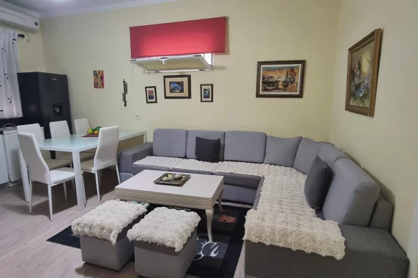 Shtepi me qera Shtepi Private ne Tirane, 2+1, Mobilimi E mobiluar, Pagesa 50,000  Leke.