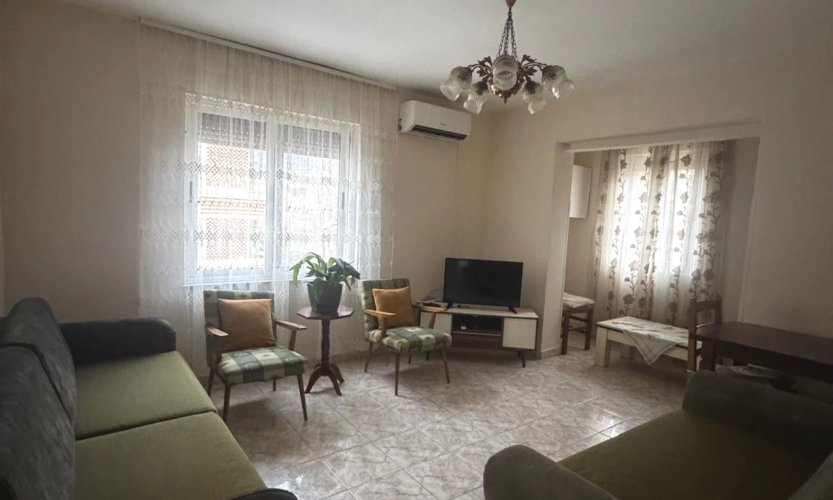 Shtepi me qera Apartament ne Tirane, 1+1, Mobilimi E mobiluar, Pagesa 40,000  Leke.