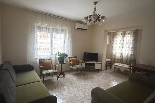 Shtepi me qera Apartament ne Tirane, 1+1, Mobilimi E mobiluar, Pagesa 40,000  Leke.