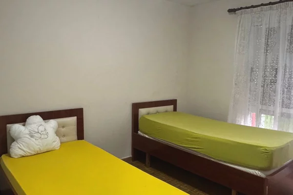 Shtepi me qera Apartament ne Tirane, 1+1, Mobilimi E mobiluar, Pagesa 40,000  Leke.