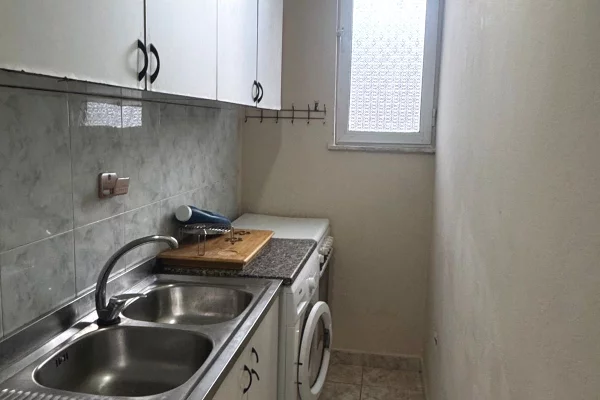 Shtepi me qera Apartament ne Tirane, 1+1, Mobilimi E mobiluar, Pagesa 40,000  Leke.