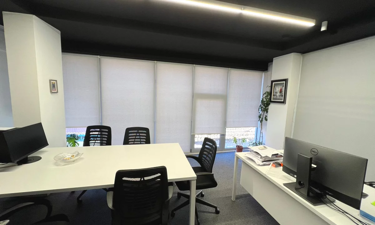 AMBIENT ZYRE ME QIRA – PAZARI I RI, TIRANE