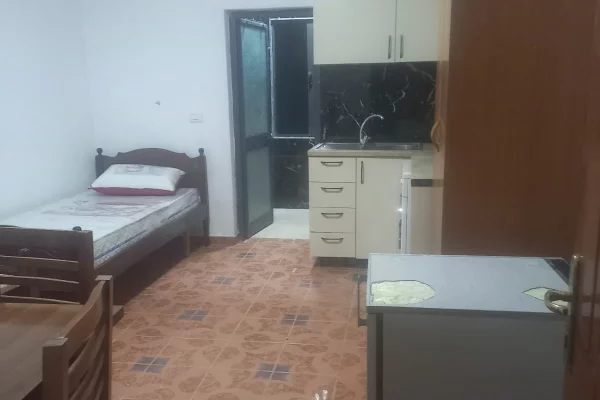 Shtepi me qera Apartament ne Tirane, Garsoniere, Mobilimi E mobiluar, Pagesa 30,000  Leke.
