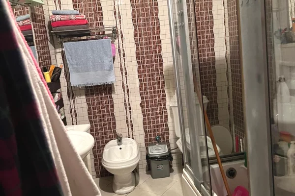 Shtepi ne shitje Apartament ne Tirane, 2+1, Mobilimi E mobiluar, Pagesa 157,950  Euro.