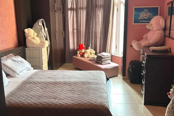 Shtepi ne shitje Apartament ne Tirane, 2+1, Mobilimi E mobiluar, Pagesa 157,950  Euro.