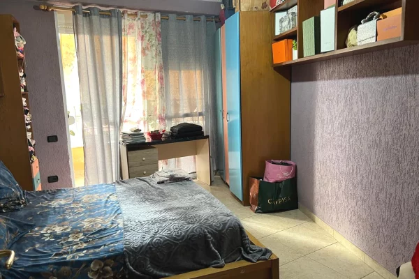 Shtepi ne shitje Apartament ne Tirane, 2+1, Mobilimi E mobiluar, Pagesa 157,950  Euro.