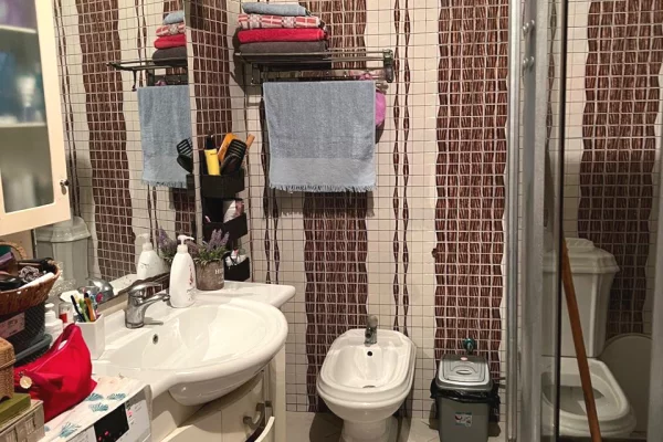 Shtepi ne shitje Apartament ne Tirane, 2+1, Mobilimi E mobiluar, Pagesa 157,950  Euro.