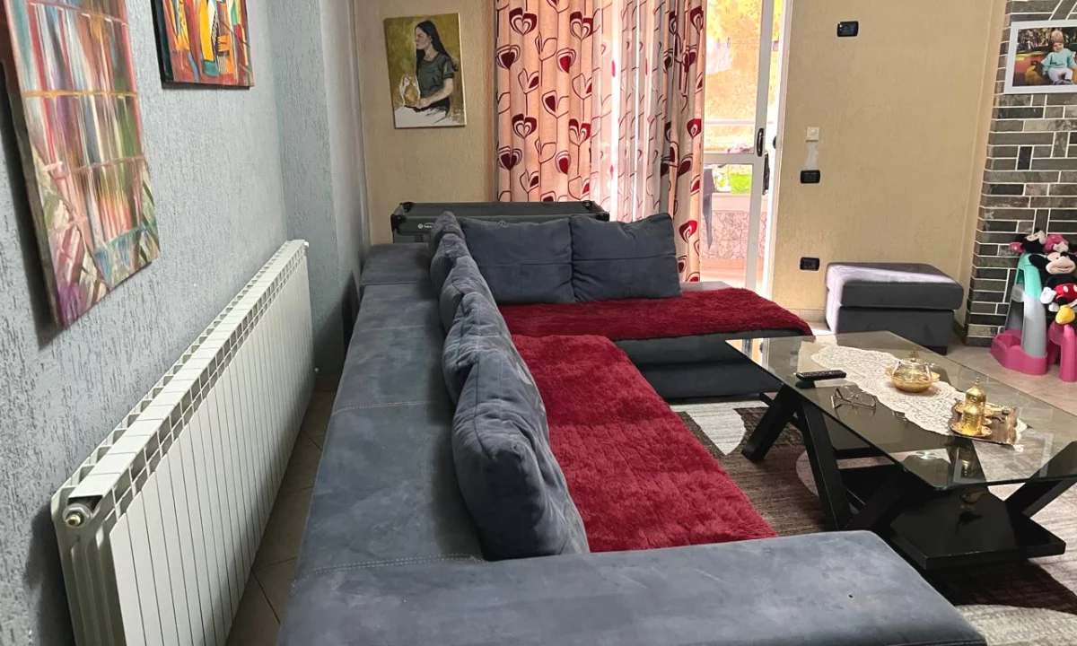 Shtepi ne shitje Apartament ne Tirane, 2+1, Mobilimi E mobiluar, Pagesa 157,950  Euro.
