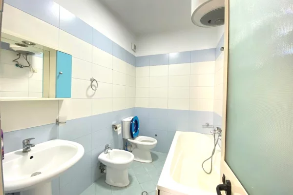 Shtepi ne shitje Apartament ne Tirane, 3+1, Mobilimi E mobiluar, Pagesa 204,540  Euro.