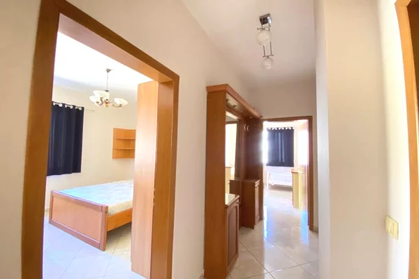 Shtepi ne shitje Apartament ne Tirane, 3+1, Mobilimi E mobiluar, Pagesa 204,540  Euro.