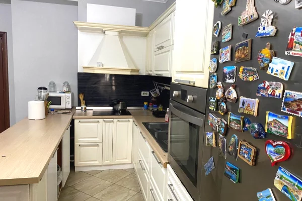 Shtepi ne shitje Apartament ne Tirane, 2+1, Mobilimi E mobiluar, Pagesa 160,000  Euro.