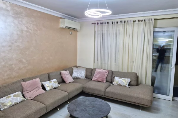 Shtepi ne shitje Apartament ne Tirane, 3+1, Mobilimi E mobiluar, Pagesa 219,000  Euro.