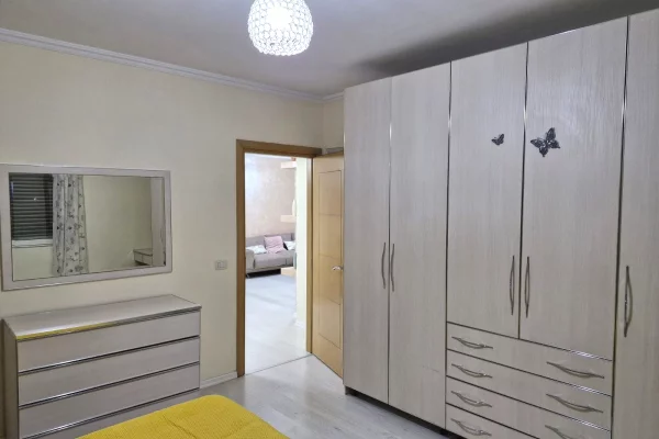Shtepi ne shitje Apartament ne Tirane, 3+1, Mobilimi E mobiluar, Pagesa 219,000  Euro.