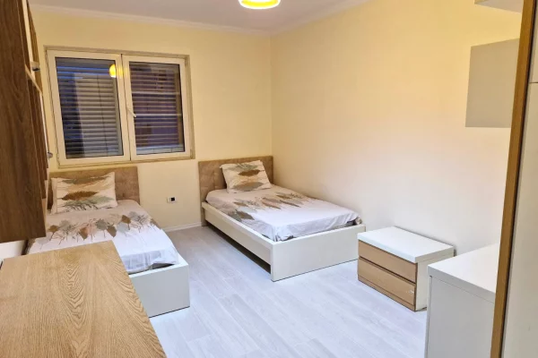 Shtepi ne shitje Apartament ne Tirane, 3+1, Mobilimi E mobiluar, Pagesa 219,000  Euro.