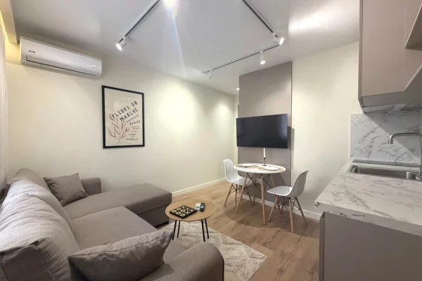 Shtepi ne shitje Apartament ne Tirane, 2+1, Mobilimi E mobiluar, Pagesa 200,000  Euro.