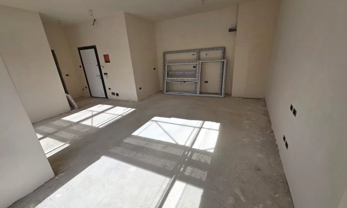 Shtepi ne shitje Apartament ne Tirane, 1+1, Mobilimi Bosh, pa mobiluar, Pagesa 120,800  Euro.