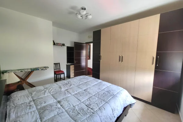 Shtepi me qera Apartament ne Tirane, 1+1, Mobilimi E mobiluar, Pagesa 500  Euro.
