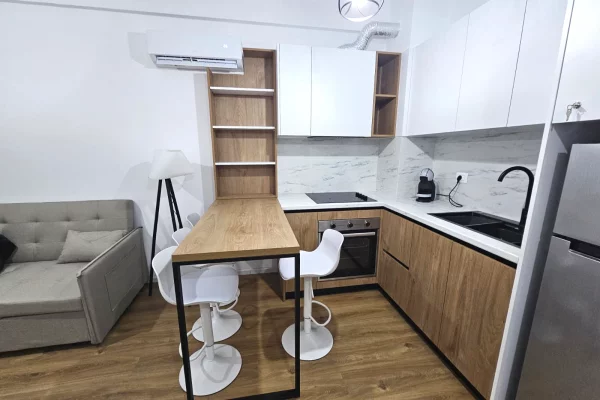 Shtepi me qera Apartament ne Tirane, 1+1, Mobilimi E mobiluar, Pagesa 43,000  Leke.