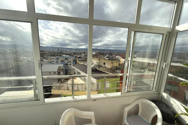 Shtepi ne shitje Apartament ne Tirane, 2+1, Mobilimi E mobiluar, Pagesa 115,000  Euro.