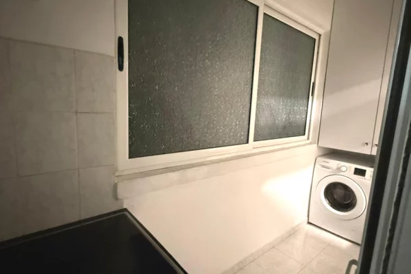 Shtepi ne shitje Apartament ne Tirane, 2+1, Mobilimi E mobiluar, Pagesa 13,500,000  Leke.