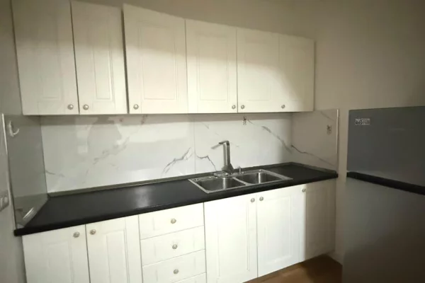 Shtepi ne shitje Apartament ne Tirane, 2+1, Mobilimi E mobiluar, Pagesa 13,500,000  Leke.