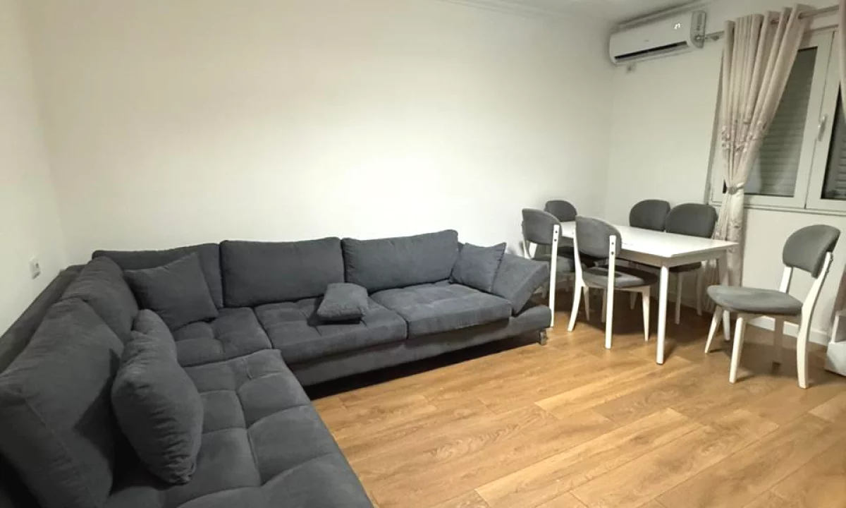 Shtepi ne shitje Apartament ne Tirane, 2+1, Mobilimi E mobiluar, Pagesa 13,500,000  Leke.