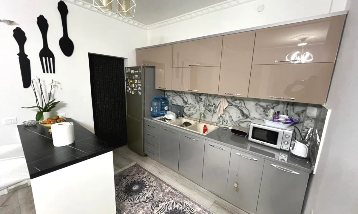 Shtepi ne shitje Apartament ne Tirane, 1+1, Mobilimi E mobiluar, Pagesa 110,000  Euro.