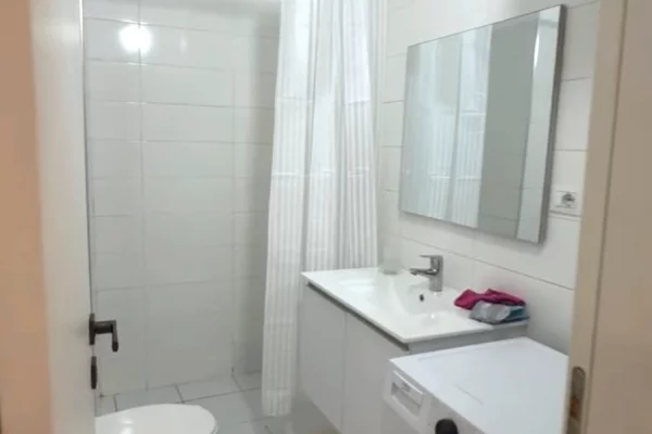 Shtepi ne shitje Apartament ne Tirane, 2+1, Mobilimi E mobiluar, Pagesa 198,800  Euro.