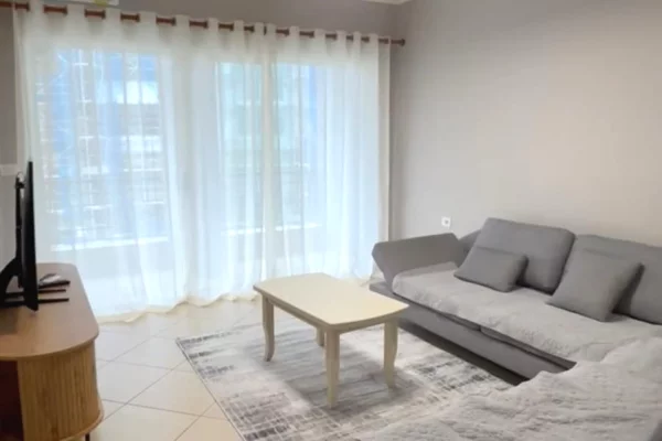 Shtepi ne shitje Apartament ne Tirane, 2+1, Mobilimi E mobiluar, Pagesa 198,800  Euro.