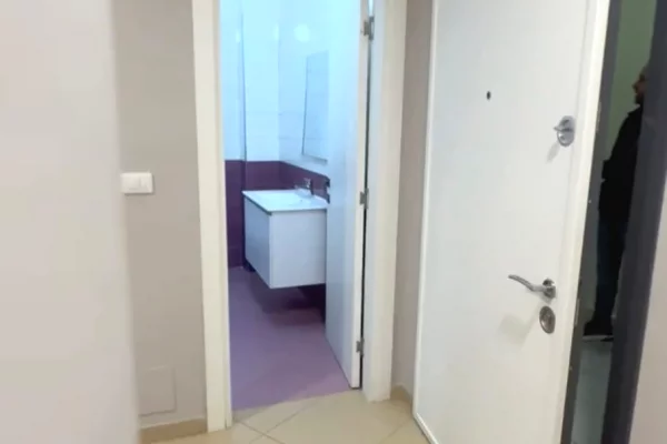 Shtepi ne shitje Apartament ne Tirane, 2+1, Mobilimi E mobiluar, Pagesa 198,800  Euro.