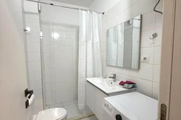 Shtepi ne shitje Apartament ne Tirane, 2+1, Mobilimi E mobiluar, Pagesa 198,800  Euro.