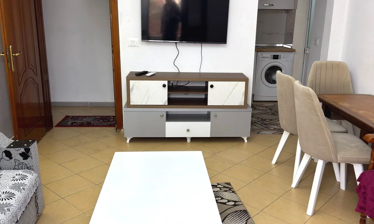 Shtepi me qera Shtepi Private ne Tirane, 1+1, Mobilimi E mobiluar, Pagesa 35,000  Leke.