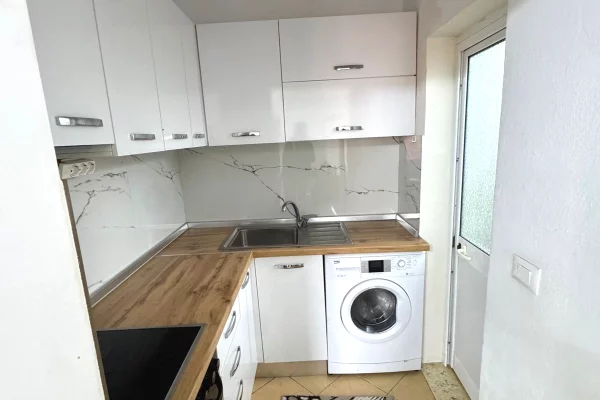 Shtepi me qera Shtepi Private ne Tirane, 1+1, Mobilimi E mobiluar, Pagesa 35,000  Leke.