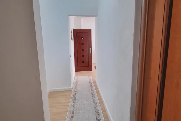 Shtepi ne shitje Apartament ne Tirane, 2+1, Mobilimi E mobiluar, Pagesa 147,000  Euro.