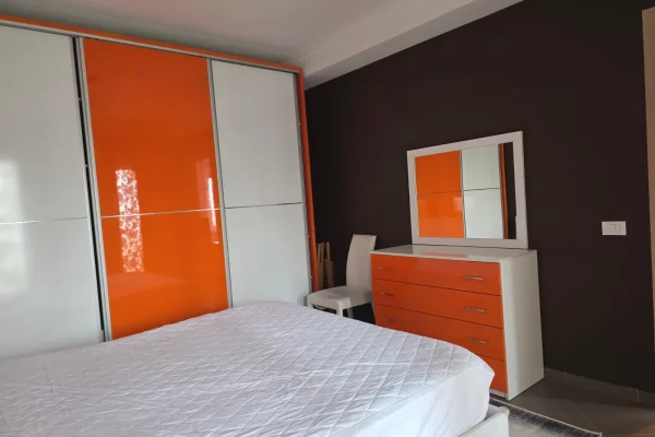 Shtepi me qera Apartament ne Tirane, 2+1, Mobilimi E mobiluar, Pagesa 50,000  Leke.