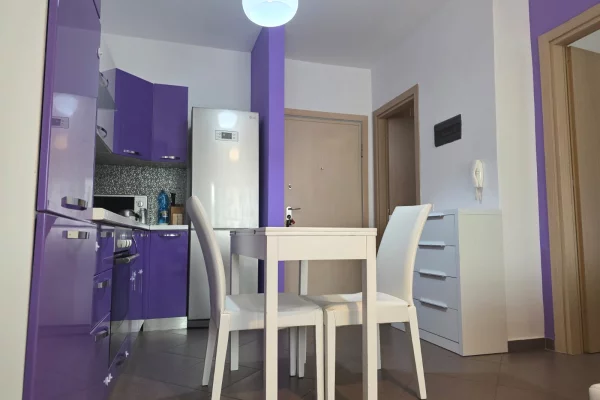 Shtepi me qera Apartament ne Tirane, 2+1, Mobilimi E mobiluar, Pagesa 50,000  Leke.