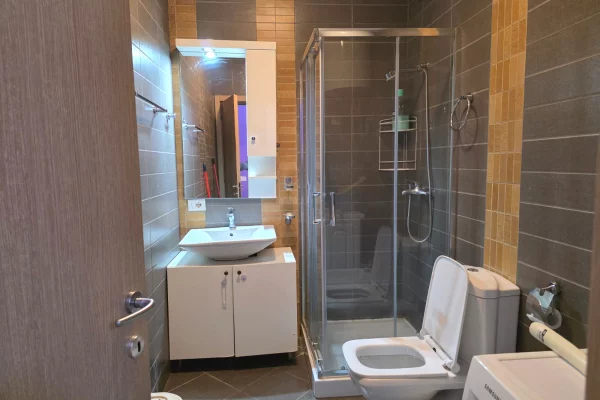 Shtepi me qera Apartament ne Tirane, 2+1, Mobilimi E mobiluar, Pagesa 50,000  Leke.