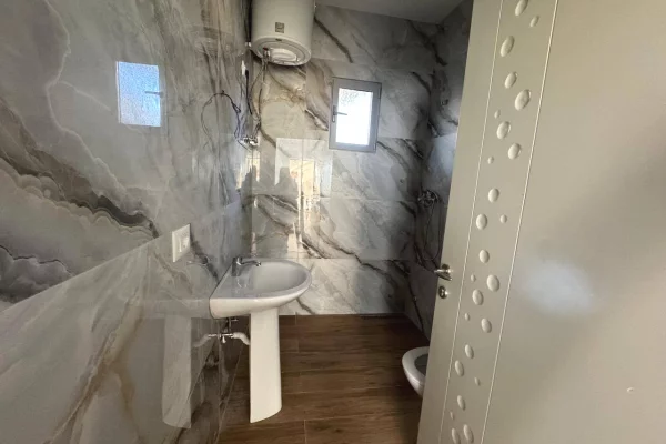 Shtepi me qera Apartament ne Tirane, 1+1, Mobilimi E mobiluar, Pagesa 40,000  Leke.