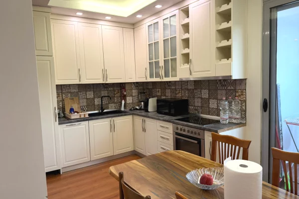 Shtepi me qera Apartament ne Tirane, 2+1, Mobilimi E mobiluar, Pagesa 750  Euro.