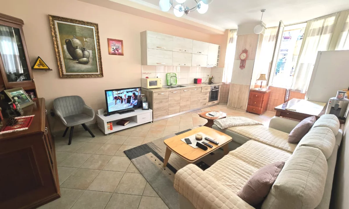 Shtepi ne shitje Apartament ne Tirane, 2+1, Mobilimi E mobiluar, Pagesa 145,000  Euro.