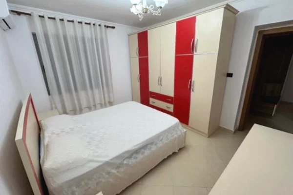 Shtepi me qera Apartament ne Tirane, 2+1, Mobilimi E mobiluar, Pagesa 50,000  Leke.