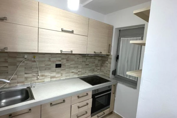 Shtepi me qera Apartament ne Tirane, 2+1, Mobilimi E mobiluar, Pagesa 50,000  Leke.