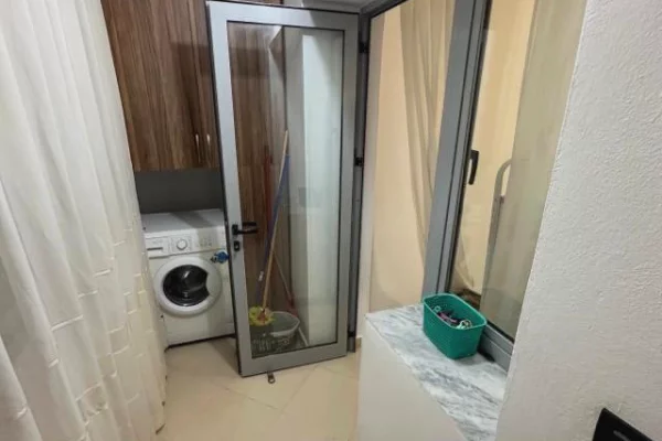 Shtepi me qera Apartament ne Tirane, 2+1, Mobilimi E mobiluar, Pagesa 50,000  Leke.