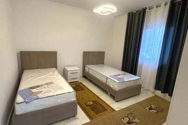 Shtepi me qera Apartament ne Tirane, 2+1, Mobilimi E mobiluar, Pagesa 50,000  Leke.